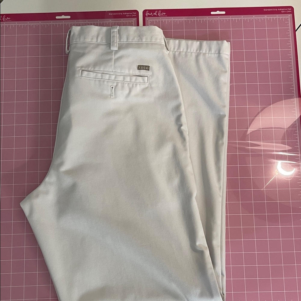 Izod Men's Cream Chinos